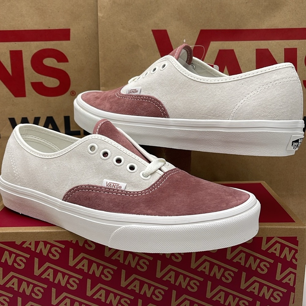 Vans Men’s Authentic Pig Suede Withered Rose
VN000BW5CHO
Sneakers